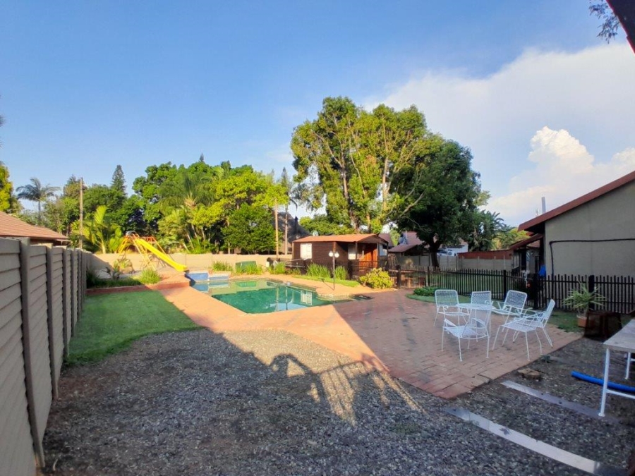 5 Bedroom Property for Sale in Geelhoutpark North West